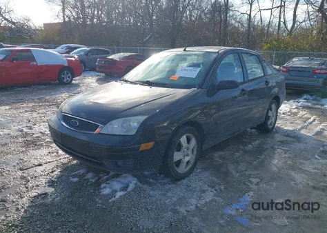 2005 Ford Focus Zx4 из США, поврежденный, VIN 1FAFP34N55W301936